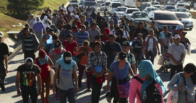 urlhttps3A2F2Fcalifornia times brightspot.s3.amazonaws.com2F652F1f2F059f9eb1490dab4dd806039214952Fcentral america migrant caravan 06634