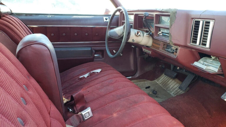 58 1976 Chevrolet Malibu Classic in Colorado Junkyard photo by Murilee Martin1